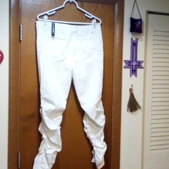 Women's Pants - Picture 9 of 10